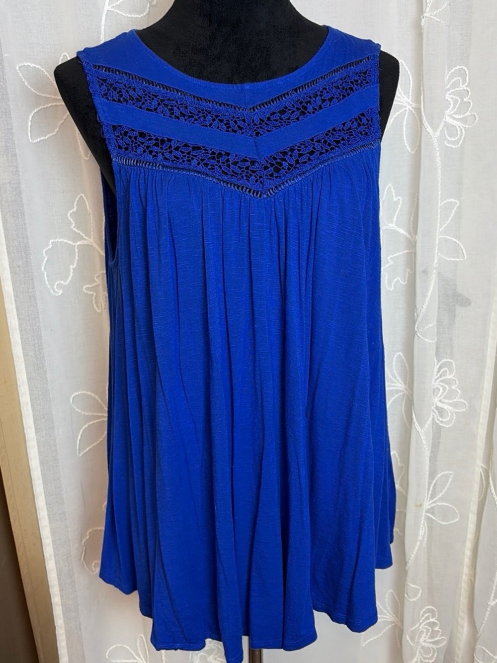 Apt. 9 Sleeveless Crochet Yoke Women's Top in Royal Blue L